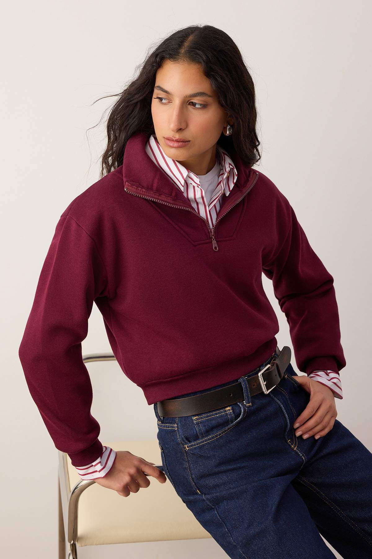 Trendyolmilla Siyah Kalın İçi Polarlı Dik Yaka Yarım Pat Fermuarı Crop Örme Sweatshirt TWOAW26SW00233