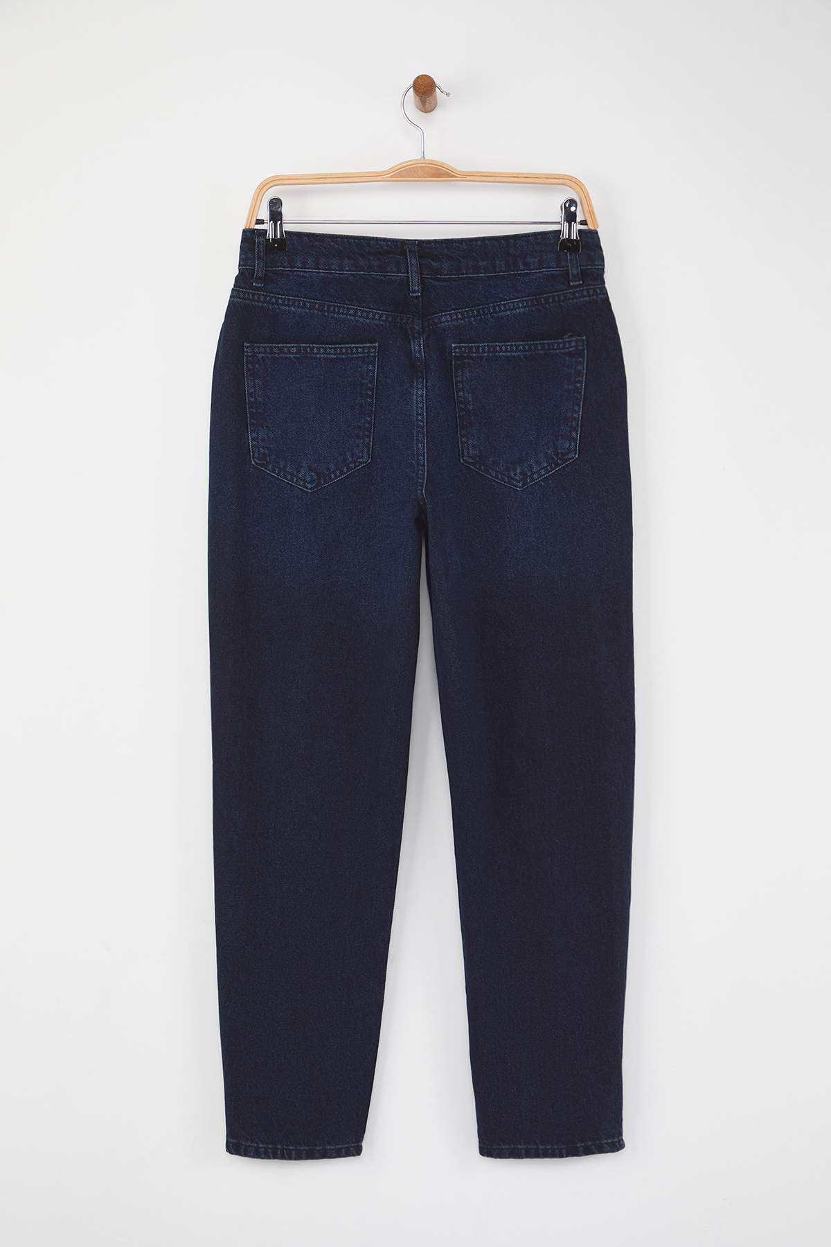 Trendyolmilla Gece Mavisi Yüksek Bel YENİ MOM %100 pamuk Non-Stretch Jeans TWOAW26JE00054