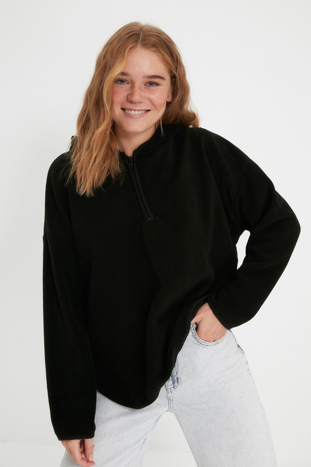 Siyah Kalın Polar Kapüşonlu ve Fermuarlı Oversize/Geniş Kalıp Örme Sweatshirt TWOAW22SW2063 Main image