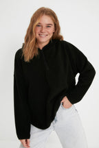 Siyah Kalın Polar Kapüşonlu ve Fermuarlı Oversize/Geniş Kalıp Örme Sweatshirt TWOAW22SW2063