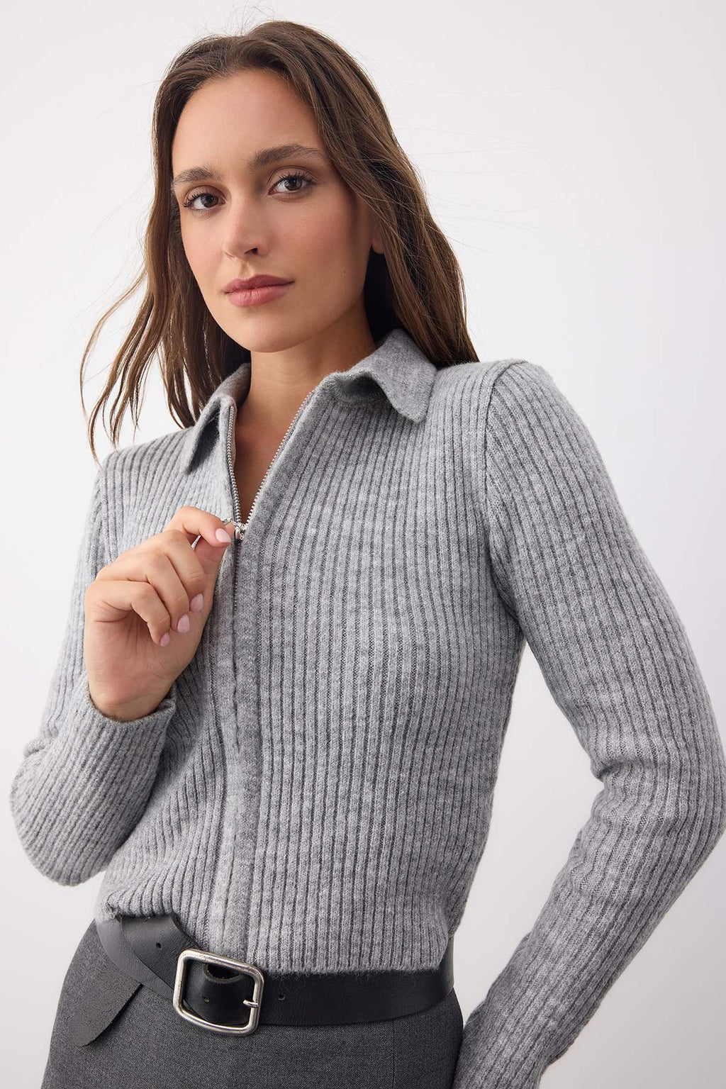 Trendyolmilla Wardrobe Essentials Gri Yumuşak Dokulu Fermuarlı Triko Hırka | TWOAW26HI00177