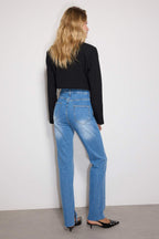 Trendyolmilla Lacivert Yırtmaçlı Yüksek Bel Comfort/Esnek Flare İspanyol Paça Jeans TWOAW22JE0382