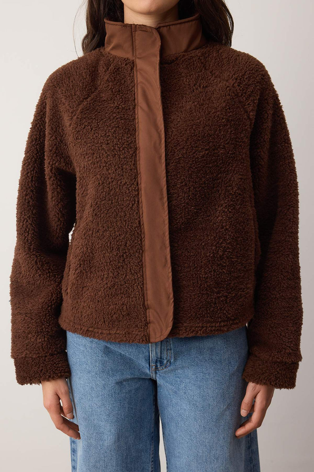 Trendyolmilla Koyu Kahverengi Peluş Regular/Normal Kalıp Dokuma Garnili Fermuarlı Örme Sweatshirt TWOAW25SW00139