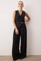Trendyolmilla EXCLUSIVE Siyah Çift Pilili Dökümlü Kumaş Extra Wide Leg Geniş Paça Pantolon TWOAW26PL00122
