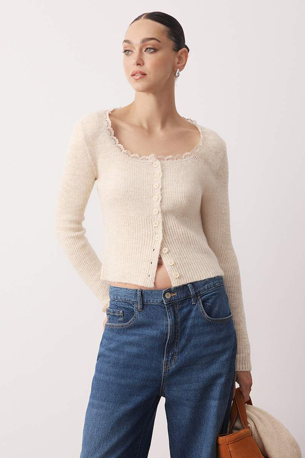 Trendyolmilla Kahverengi Crop Dantel Garnili Kare Yaka Yumuşak Dokulu Vücudu Saran Triko Hırka TWOAW26HI00061