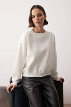 Trendyolmilla Siyah Taş Akseusar Detaylı Bisiklet Yaka Regular Crop Örme Sweatshirt TWOAW26SW00090