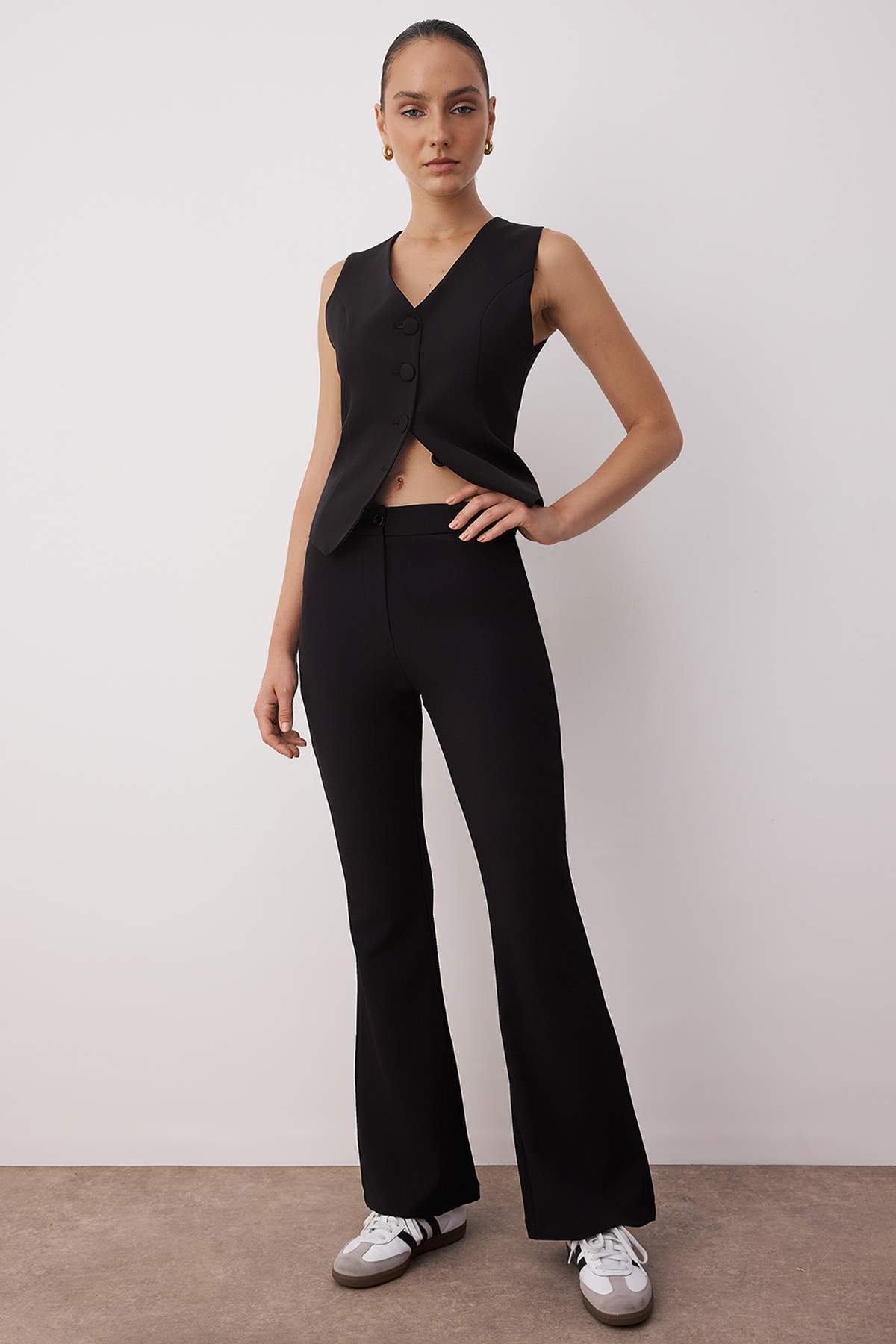 Trendyolmilla Siyah Flare İspanyol Paça Bootcut Dokuma Pantolon TOFAW19BB0581 Secondary image