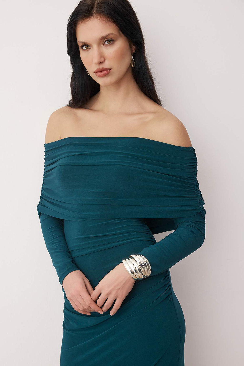 Trendyolmilla Limited Edition Siyah Büzgülü Carmen Yaka Esnek Maxi Örme Elbise TWOAW26EL00112