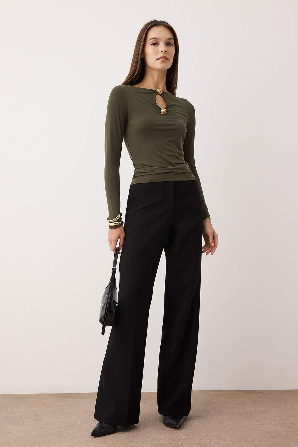 Trendyolmilla Haki Fitted/Vücuda Oturan Aksesuar/Cut out Detaylı Uzun Kollu Esnek Örme Bluz TWOAW26BZ00130