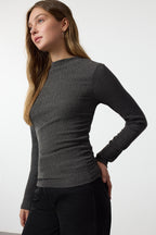 Antrasit Dik Yaka Büzgü/Drape Detaylı Regular/Normal Kalıp Örme Bluz TWOAW25BZ00221