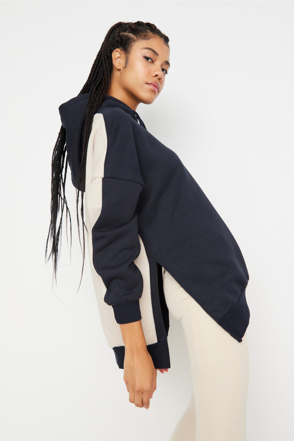 Trendyolmilla Gri Melanj Pamuklu Renk Bloklu Geniş Kalıp İçi Polarlı Örme Spor Sweatshirt TWOSS22SW0074
