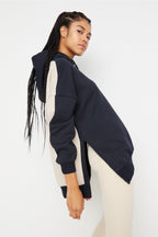 Trendyolmilla Gri Melanj Pamuklu Renk Bloklu Geniş Kalıp İçi Polarlı Örme Spor Sweatshirt TWOSS22SW0074