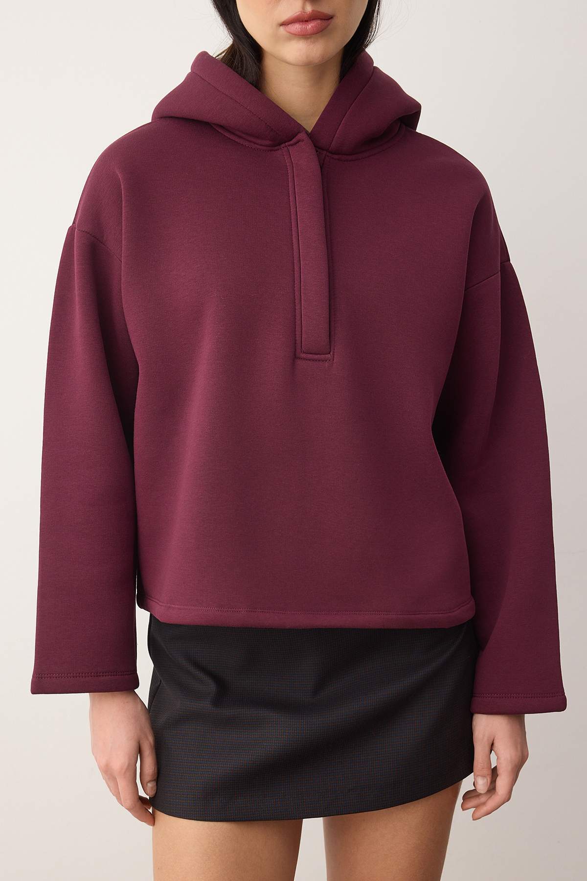 Trendyolmilla Siyah Kalın İçi Polarlı Yarım Pat Fermuarlı Oversize Kapüşonlu Örme Sweatshirt TWOAW26SW00060