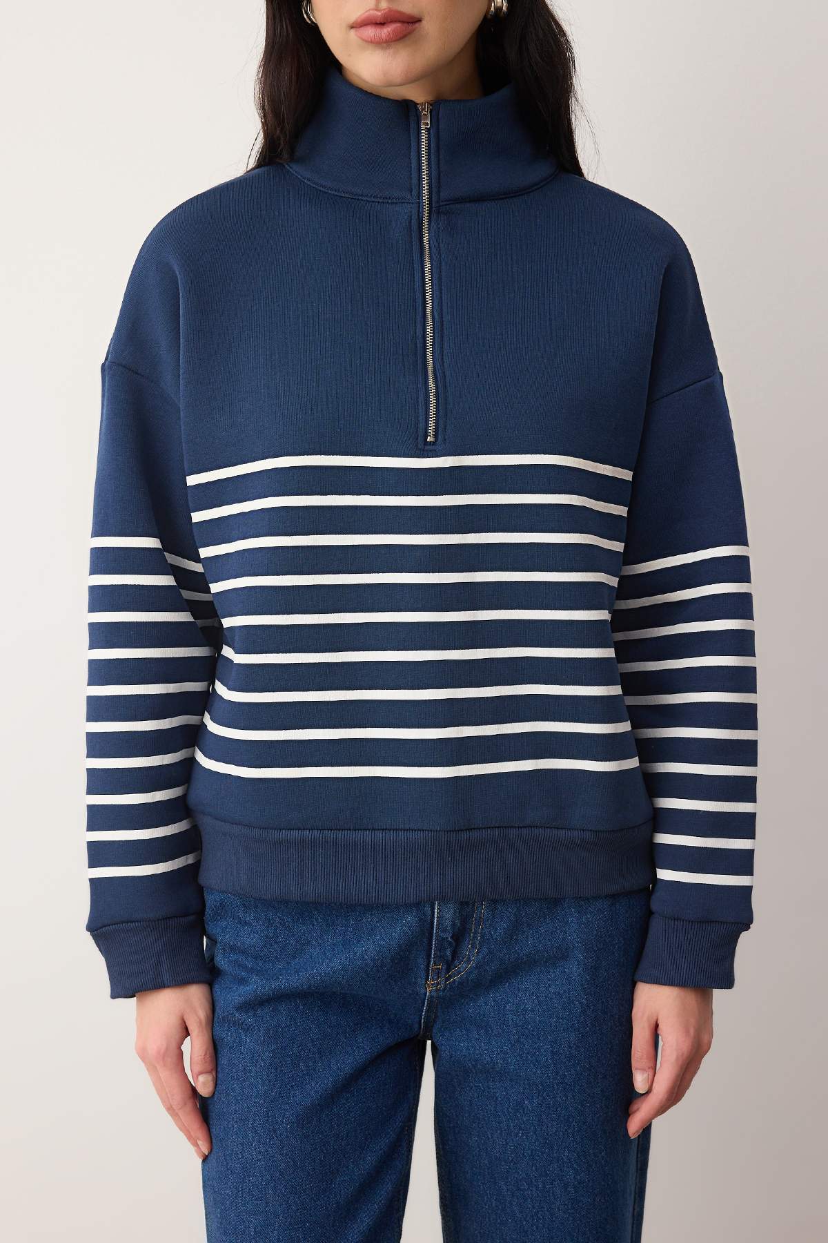 Trendyolmilla Lacivert Çizgili Oversize/Geniş Kalıp Fermuarlı Kalın İçi Polarlı Örme Sweatshirt TWOAW26SW00044