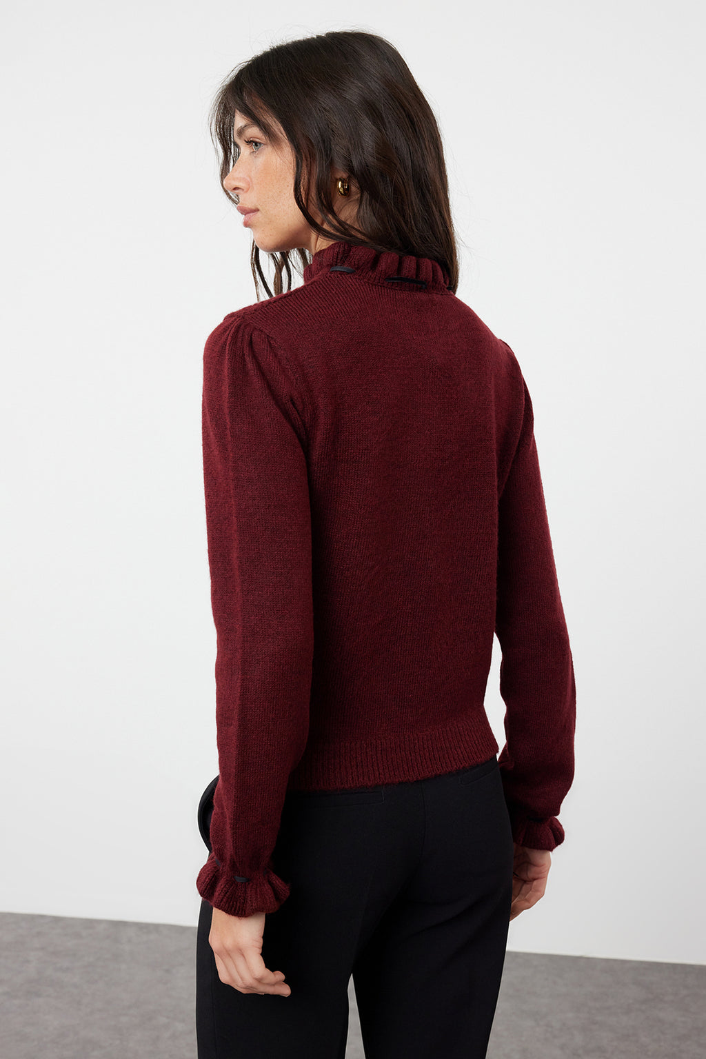 Trendyolmilla Bordo Yumuşak Dokulu Ajurlu/Delikli Kurdele/Fiyonk Detaylı Triko Kazak TWOAW21KZ2355