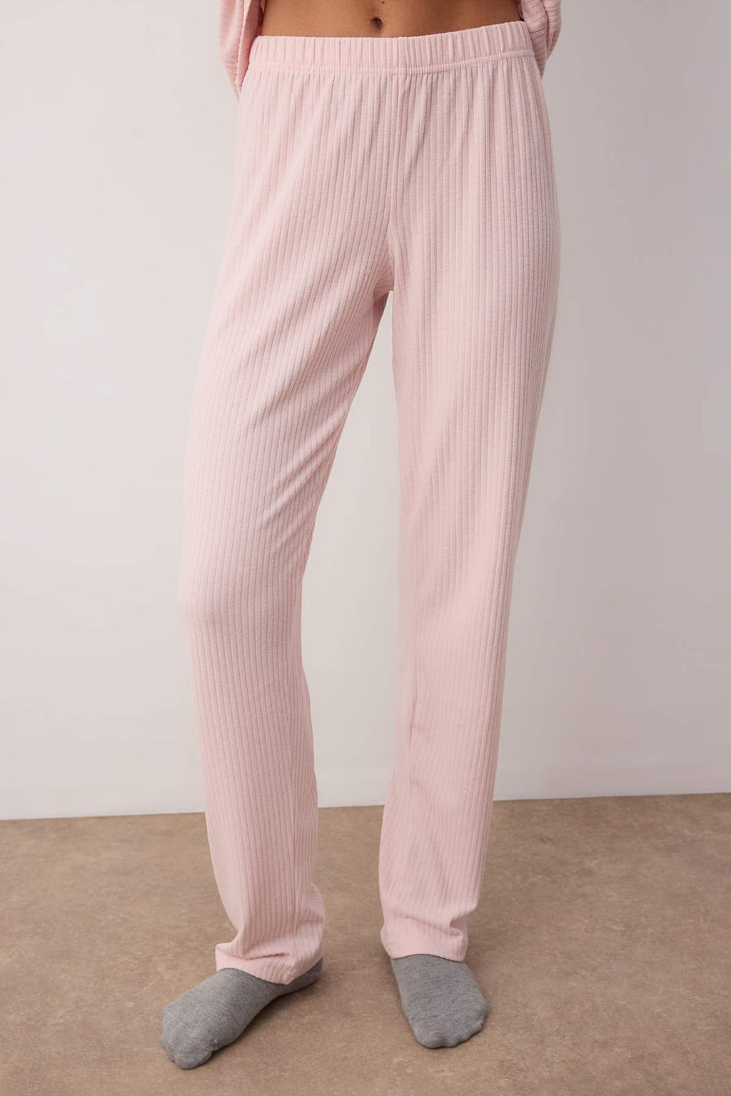 Pembe V Yaka Yumuşak Tuşe Fırçalı Kışlık Fitilli Örme Pijama Takımı THMAW26PT00074