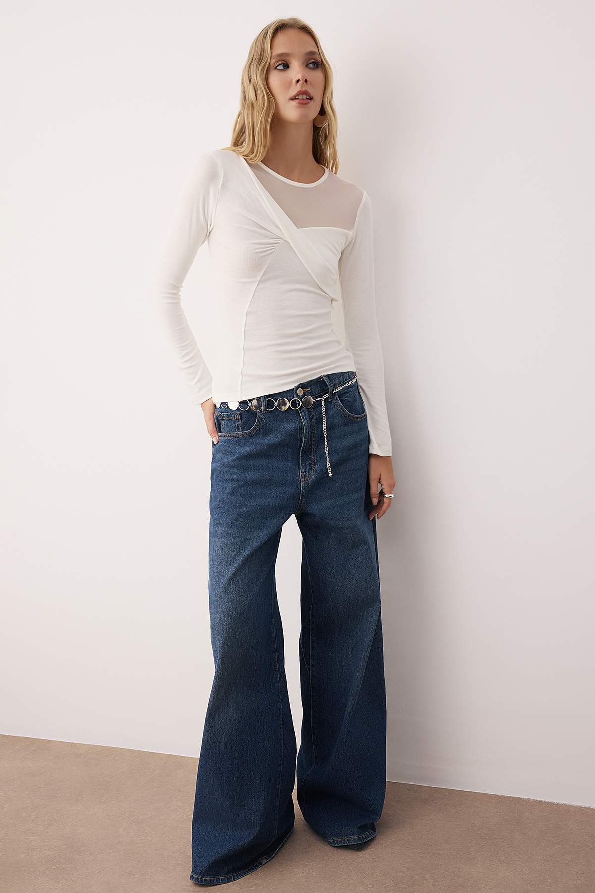 Trendyolmilla Ekru Yaka Detaylı Fitted/Vücuda Oturan Örme Bluz TWOAW26BZ00173 Secondary image