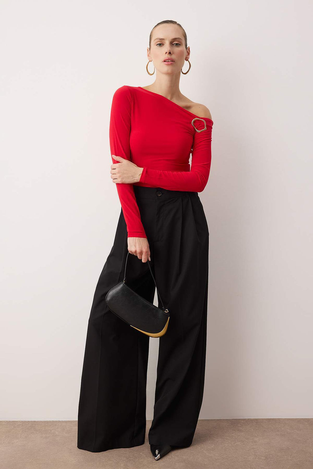 Trendyolmilla Haki Fitted Düşük Omuzlu Aksesuar Detaylı Asimetrik Yaka Esnek Örme Bluz TWOAW26BZ00075