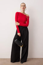 Trendyolmilla Haki Fitted Düşük Omuzlu Aksesuar Detaylı Asimetrik Yaka Esnek Örme Bluz TWOAW26BZ00075