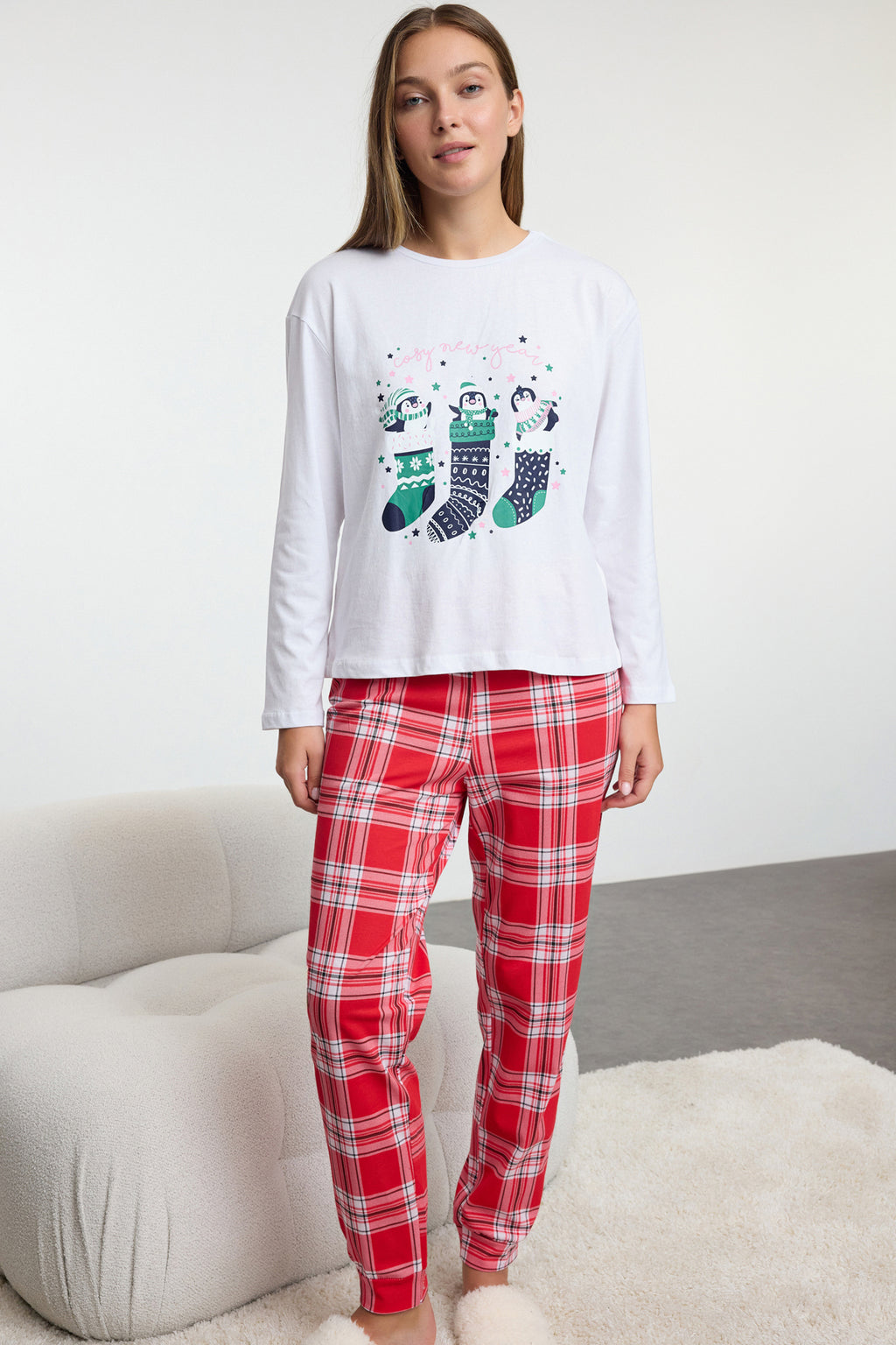 Trendyolmilla Pembe-Çok Renkli %100 Pamuklu Kış Temalı Ekoseli Örme Pijama Takımı THMAW25PT00121