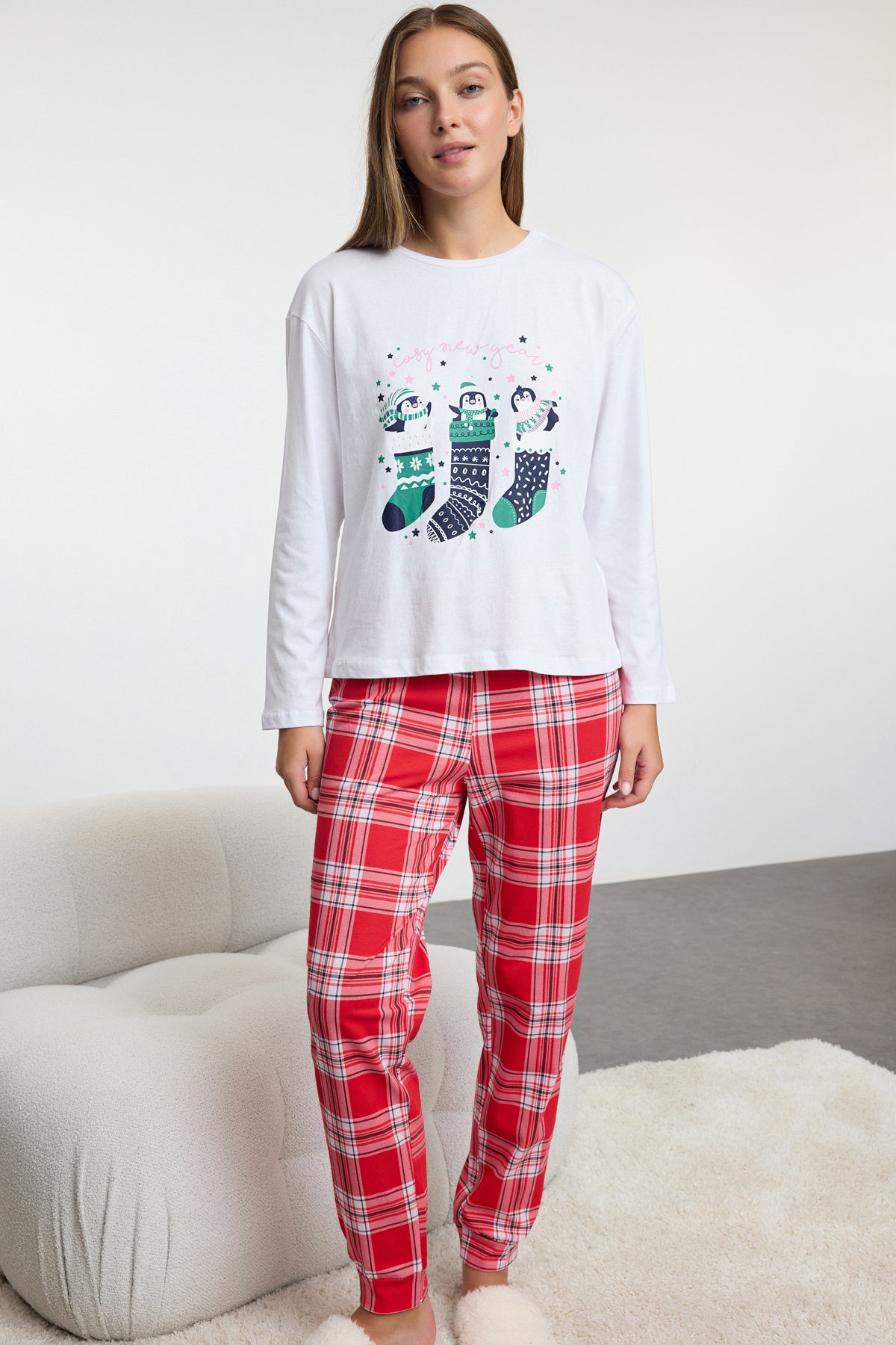 Trendyolmilla Pembe-Çok Renkli %100 Pamuklu Kış Temalı Ekoseli Örme Pijama Takımı THMAW25PT00121