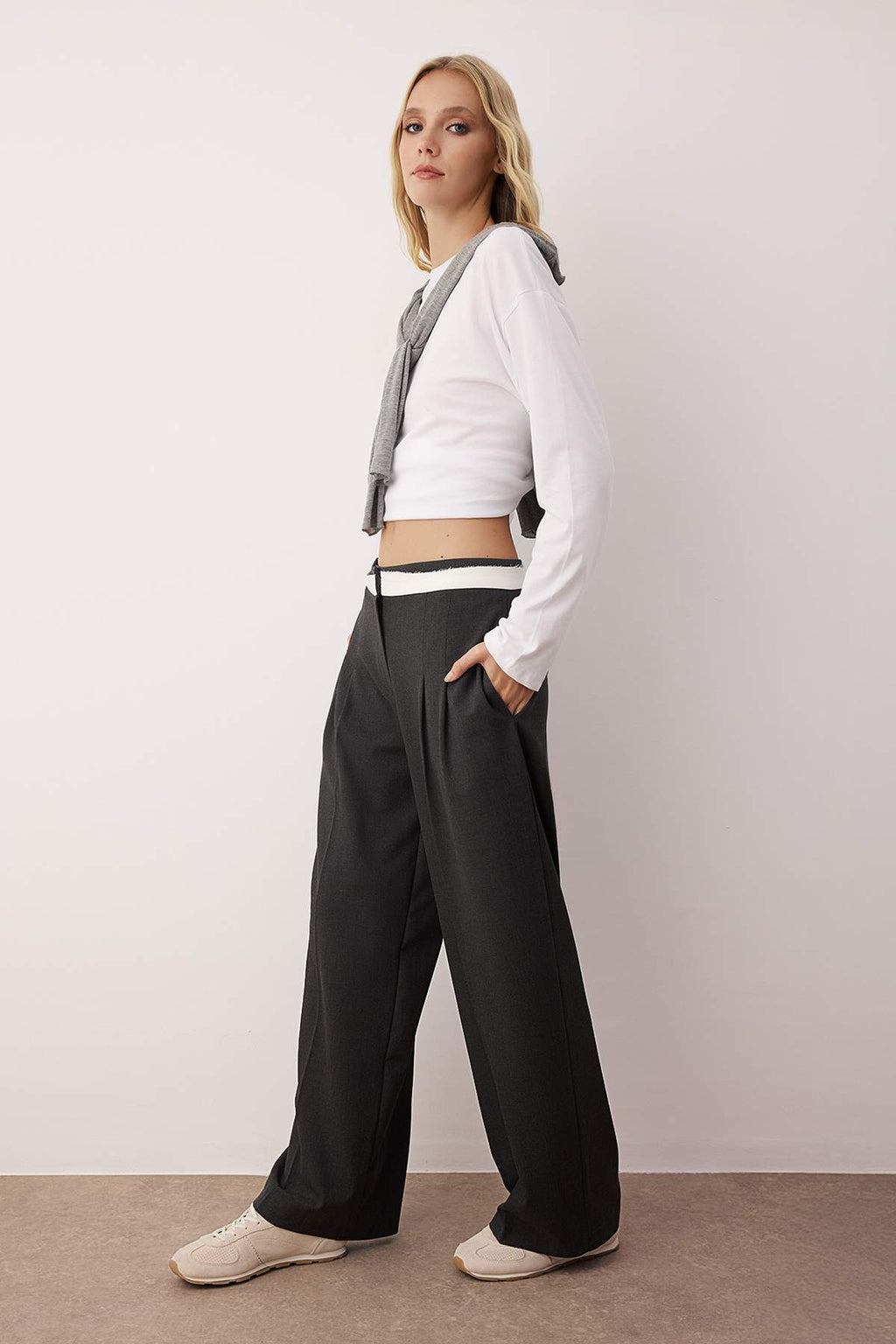 Antrasit Bel Ek Kumaş Detaylı Wide Leg/Geniş Paça Kumaş Pantolon TWOAW26PL00048