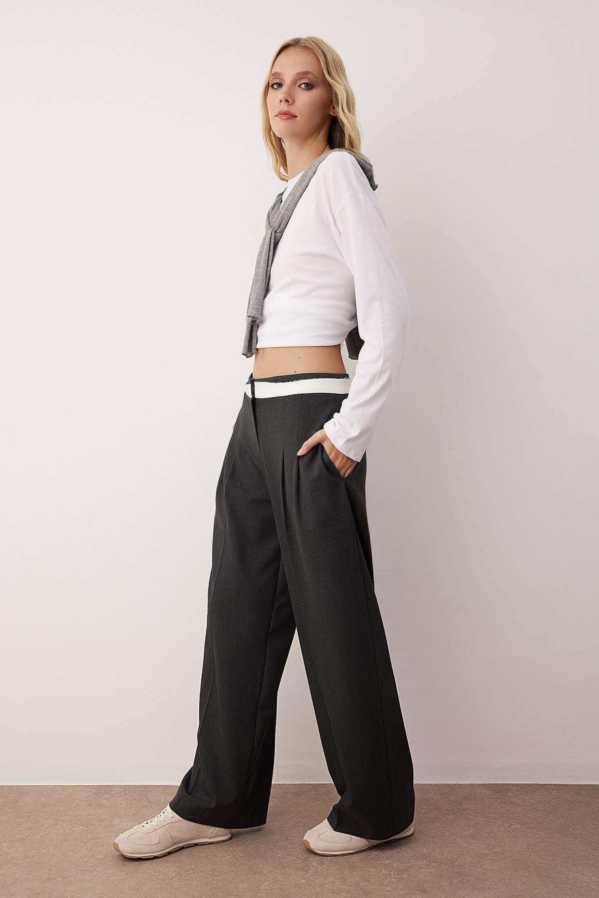 Antrasit Bel Ek Kumaş Detaylı Wide Leg/Geniş Paça Kumaş Pantolon TWOAW26PL00048