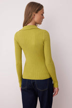 Trendyolmilla Wardrobe Essentials Yağ Yeşili Fitted/Vücuda Oturan Merserize Görünümlü Triko Hırka TWOAW26HI00113