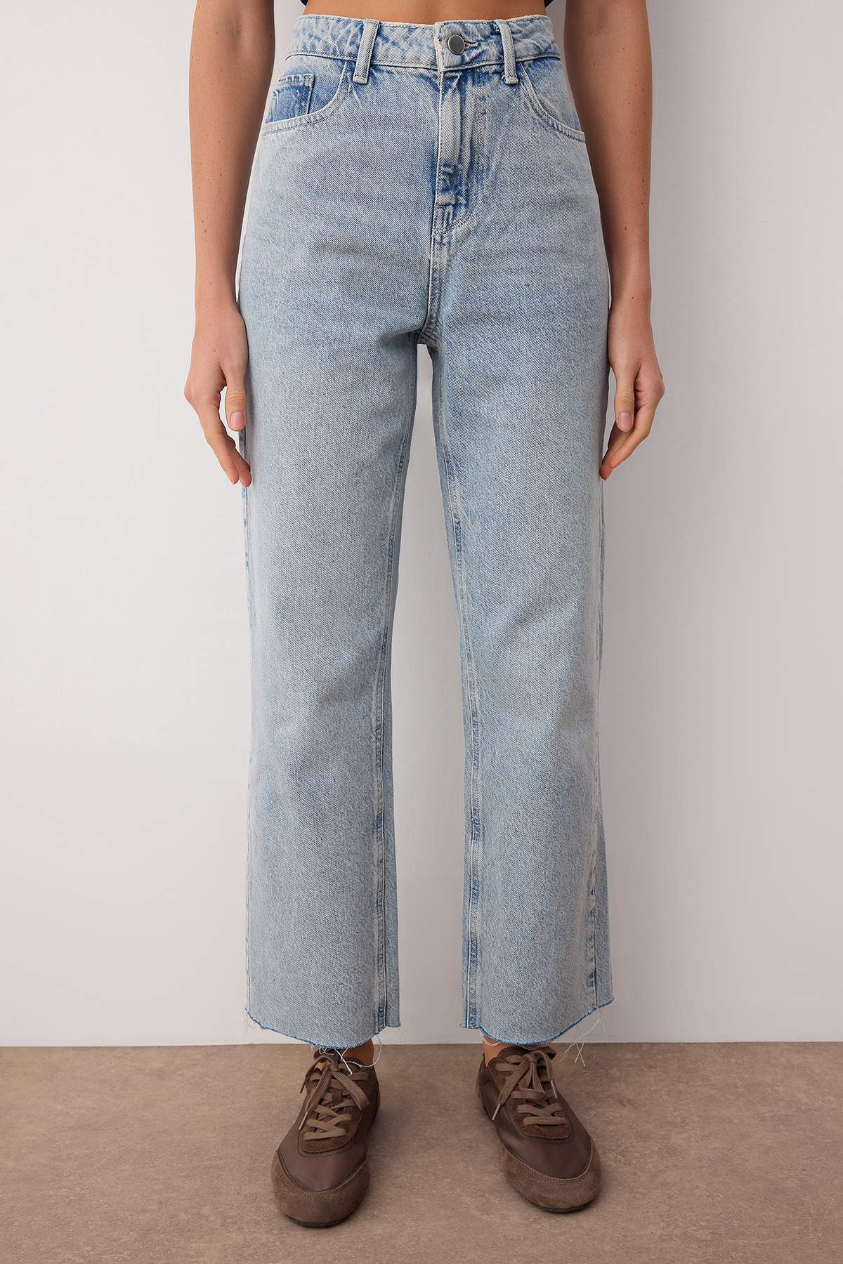 Trendyolmilla Koyu Mavi Yüksek Bel Straight/Düz Paça Jeans TWOAW26JE00182