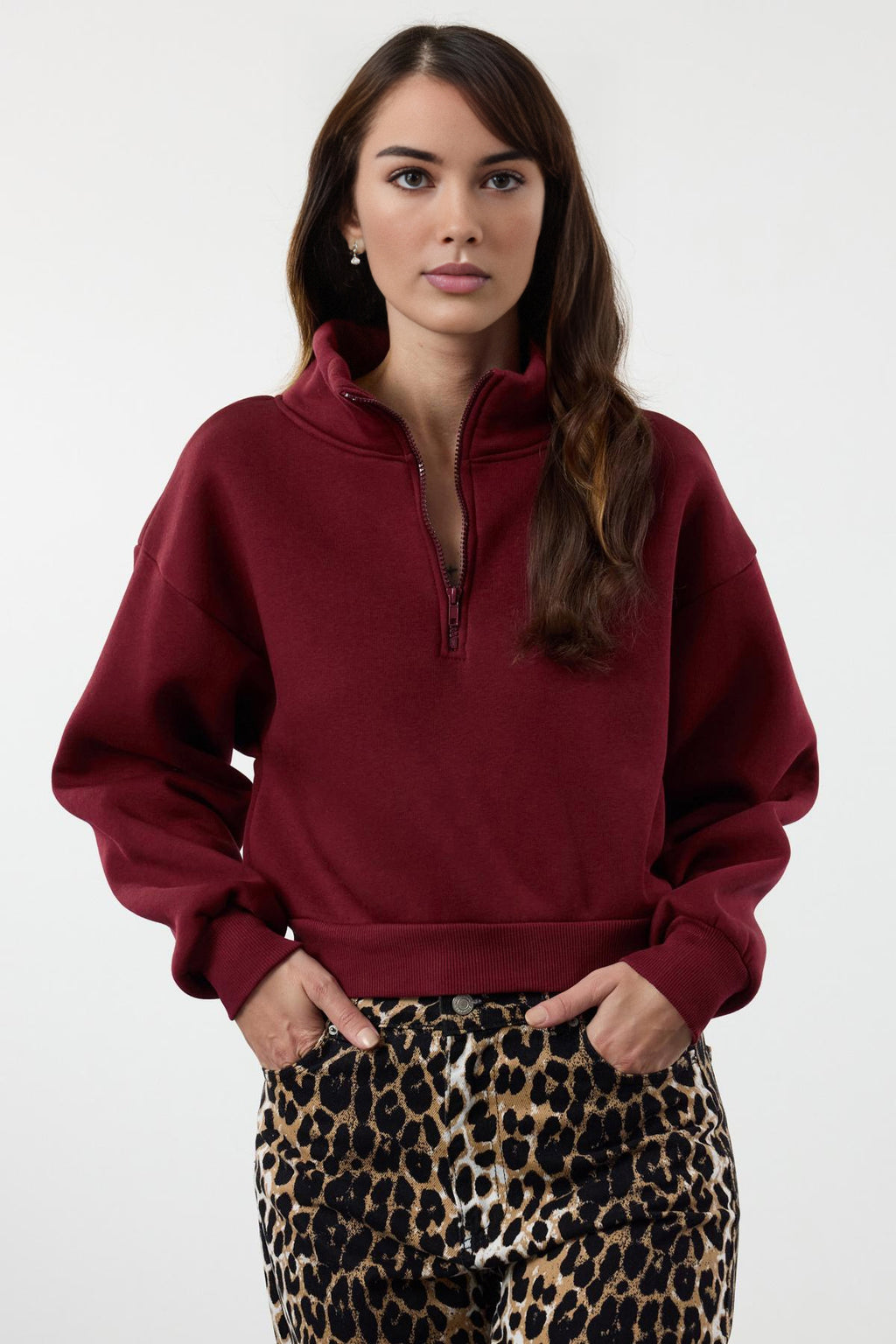Trendyolmilla Siyah Rahat Kesim Crop Basic Fermuarlı Dik Yaka Kalın İçi Polarlı Örme Sweatshirt TWOAW24SW00221