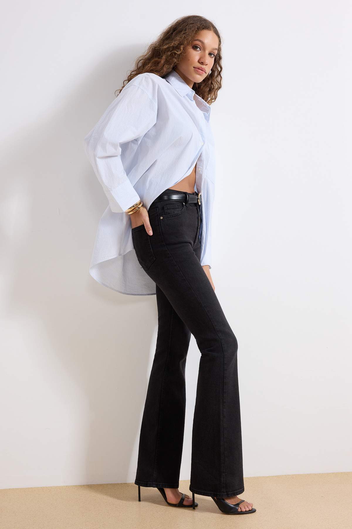 Trendyolmilla More Sustainable Koyu Mavi Yüksek Bel Orta Esnek Flare İspanyol Paça Jeans TWOSS23JE00063
