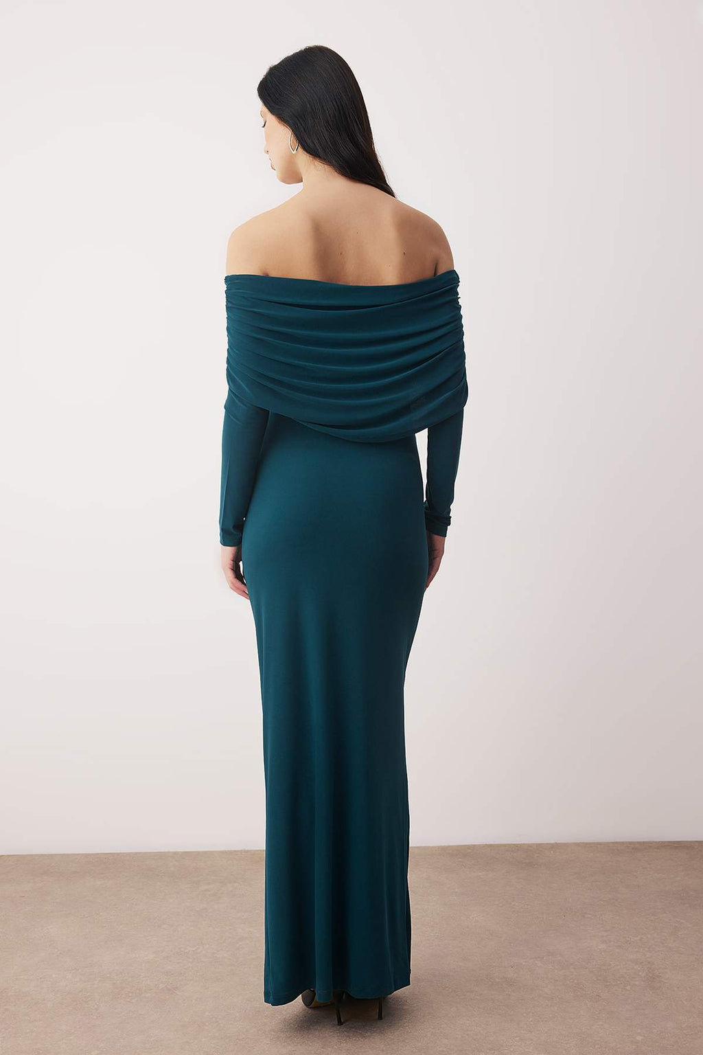 Trendyolmilla Limited Edition Siyah Büzgülü Carmen Yaka Esnek Maxi Örme Elbise TWOAW26EL00112
