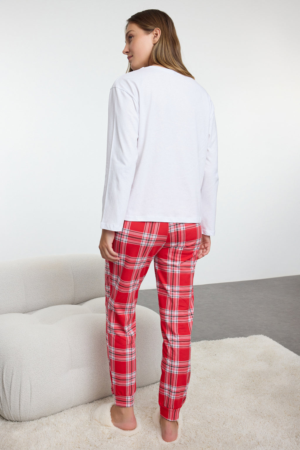 Trendyolmilla Pembe-Çok Renkli %100 Pamuklu Kış Temalı Ekoseli Örme Pijama Takımı THMAW25PT00121