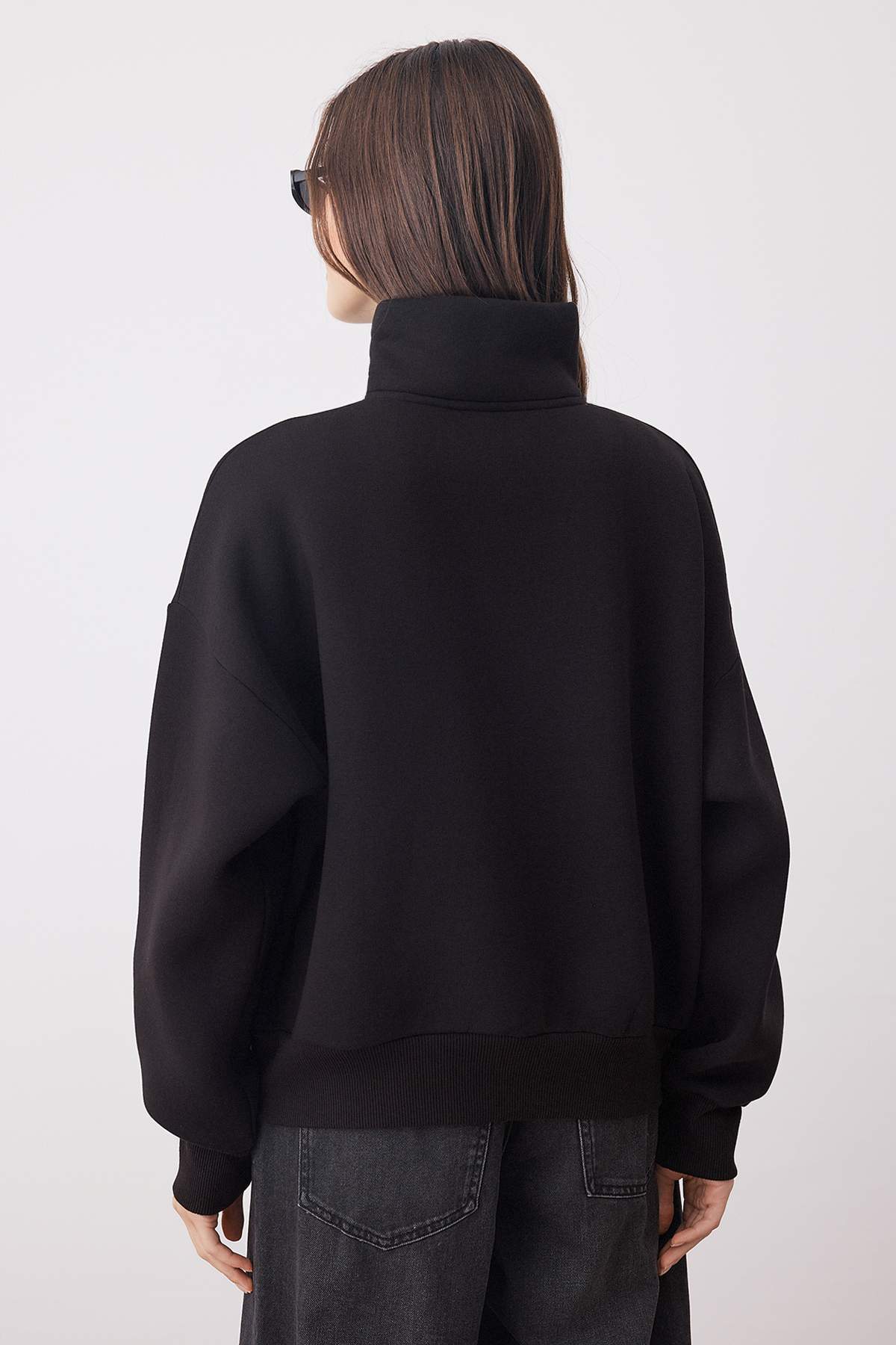 Trendyolmilla Siyah Oversize/Geniş Kalıp Fermuarlı Dik Yaka Kalın Örme Sweatshirt TWOAW26SW00070