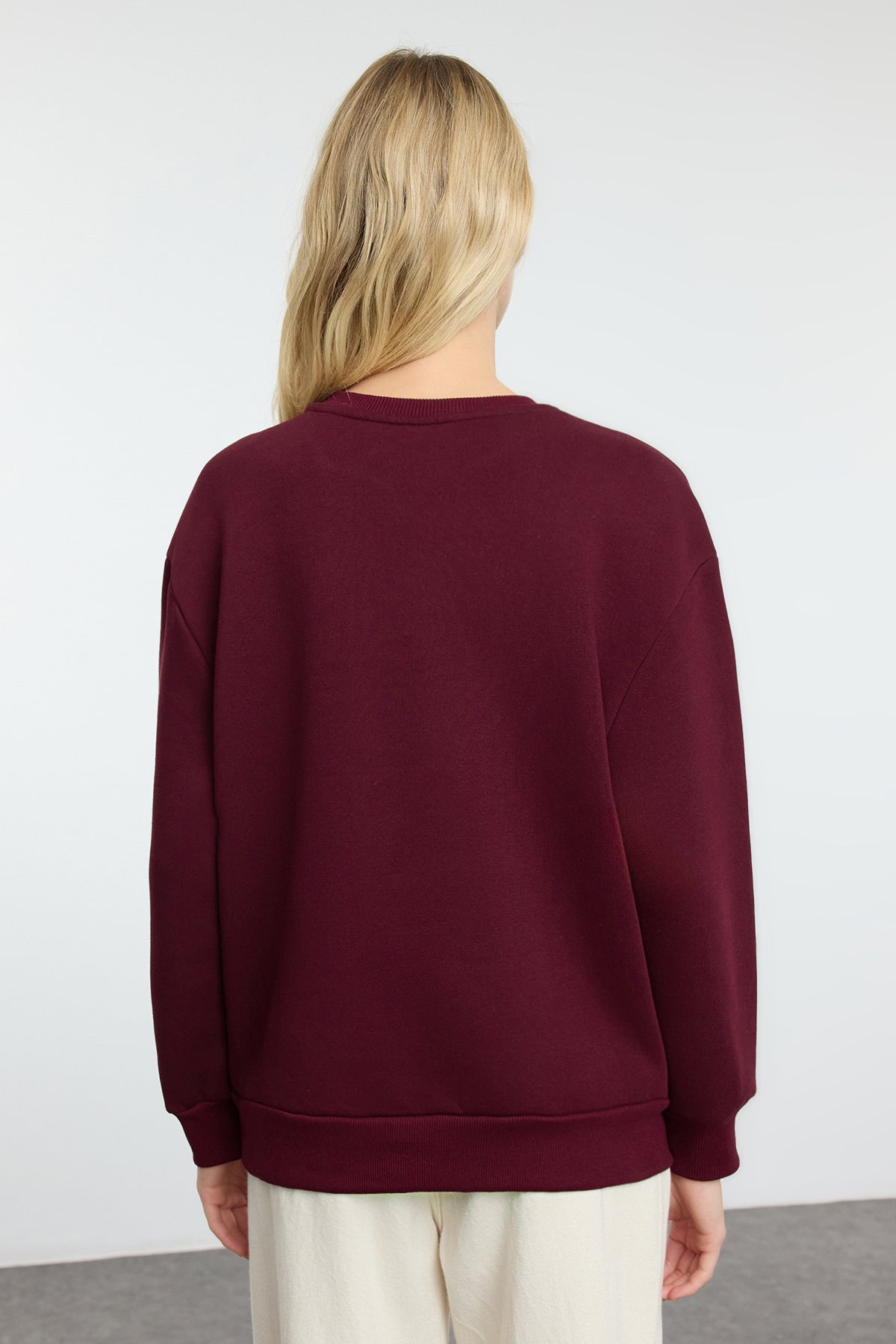 Trendyolmilla Bordo Regular/Normal Kalıp Nakışlı Kalın Örme Sweatshirt TWOAW25SW00050