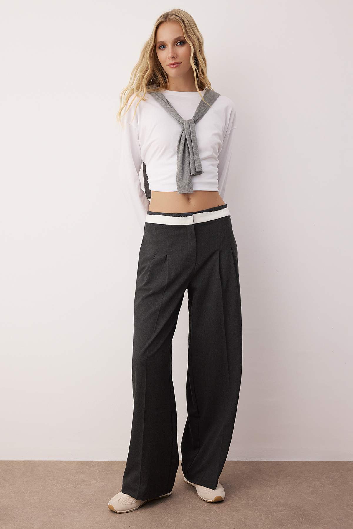 Antrasit Bel Ek Kumaş Detaylı Wide Leg/Geniş Paça Kumaş Pantolon TWOAW26PL00048