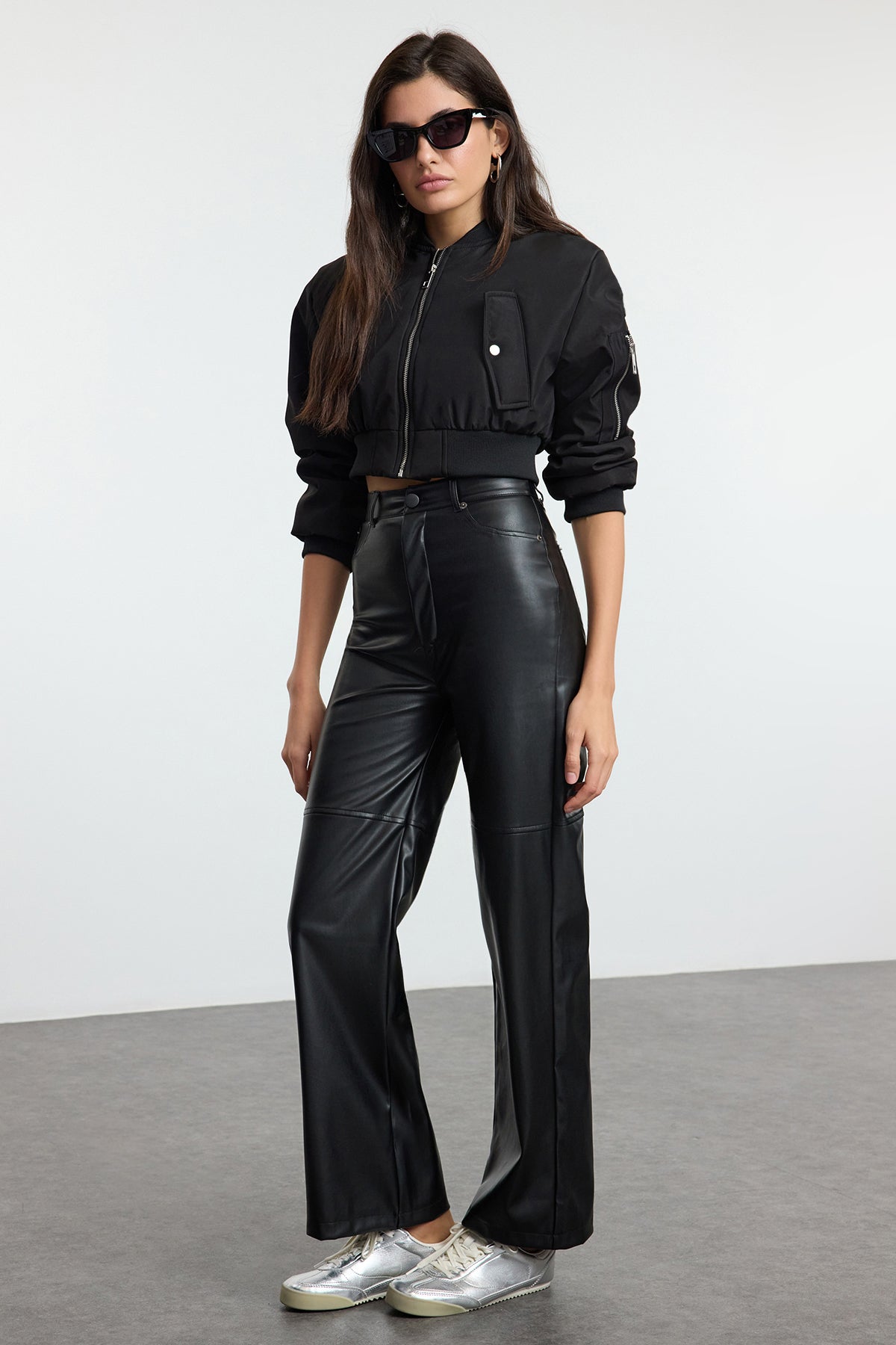 Trendyolmilla Kahverengi Relaxed/Rahat Straight/Boru Paça Dikiş Detaylı Örme Deri Pantolon TWOAW25PL00068