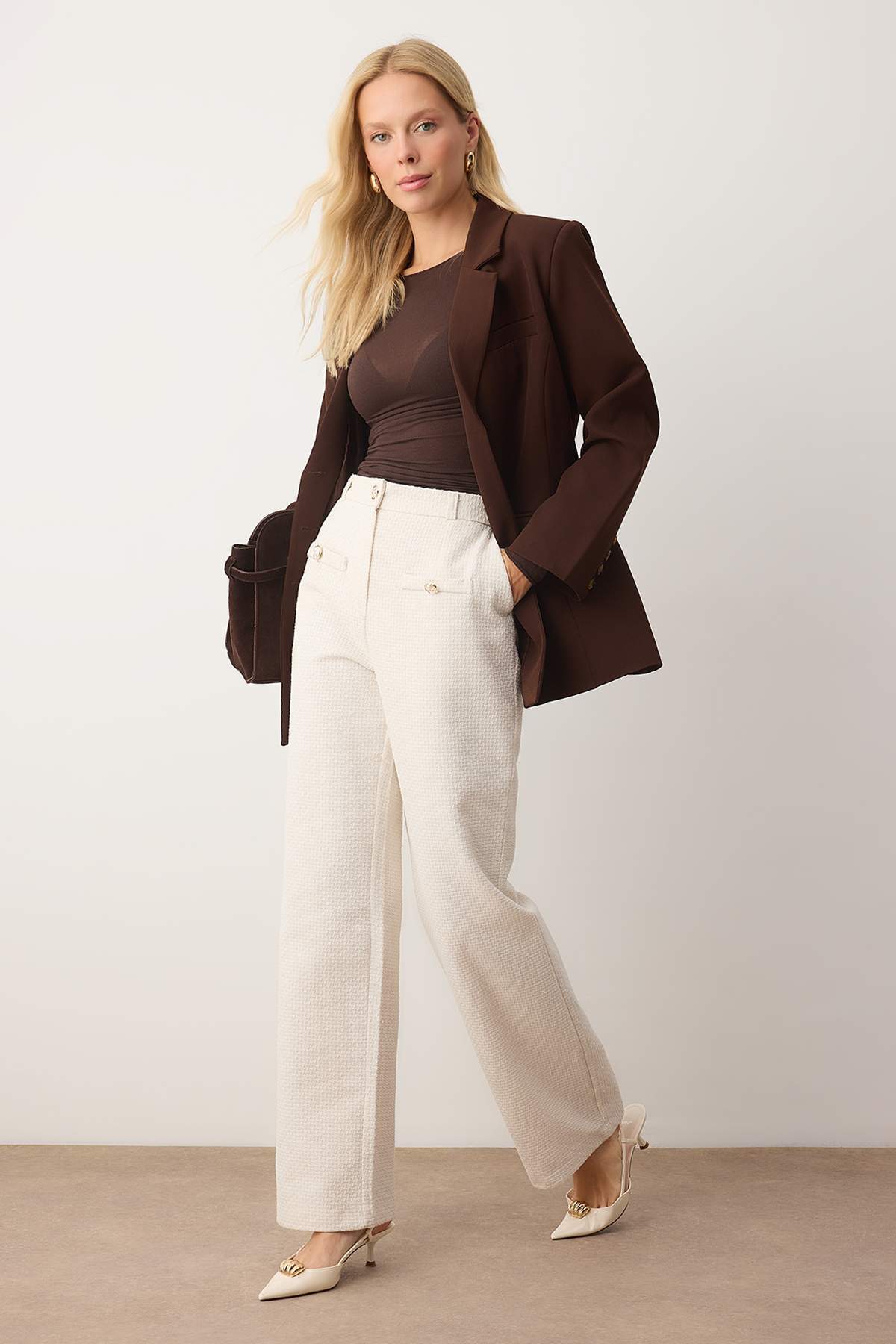 Ekru Tüvit Düğme Detaylı Pantolon TWOAW26PL00172