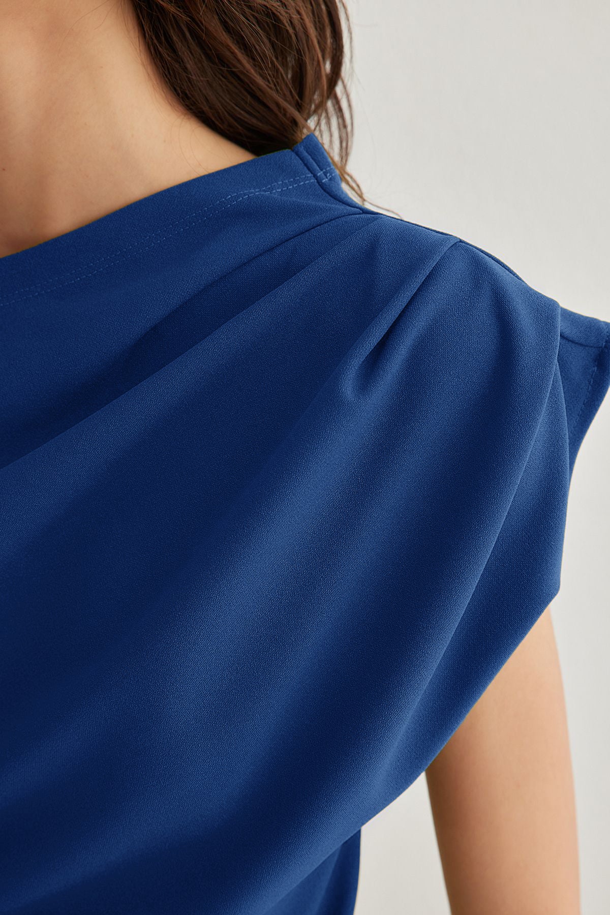 Trendyolmilla Kırmızı Büzgü/Drape Detaylı Dökümlü Asimetrik Yaka Örme Bluz TWOSS25BZ00024