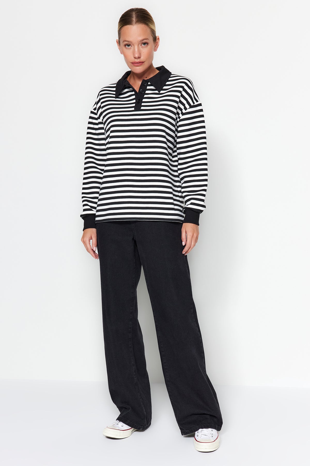 Siyah Çizgili Polo Yaka Kalın İçi Polarlı Oversize Örme Sweatshirt TWOAW24SW00344
