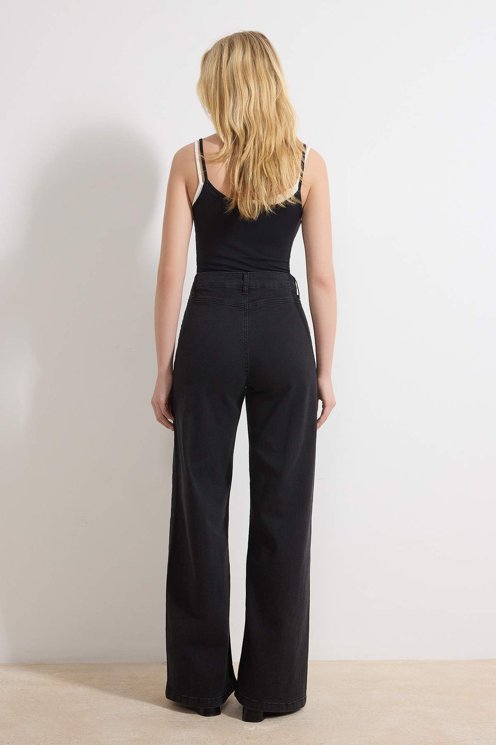 Siyah Yüksek Bel Dikiş Detaylı Ekstra Esnek Wide Leg Geniş Paça Jeans TWOSS26JE00024
