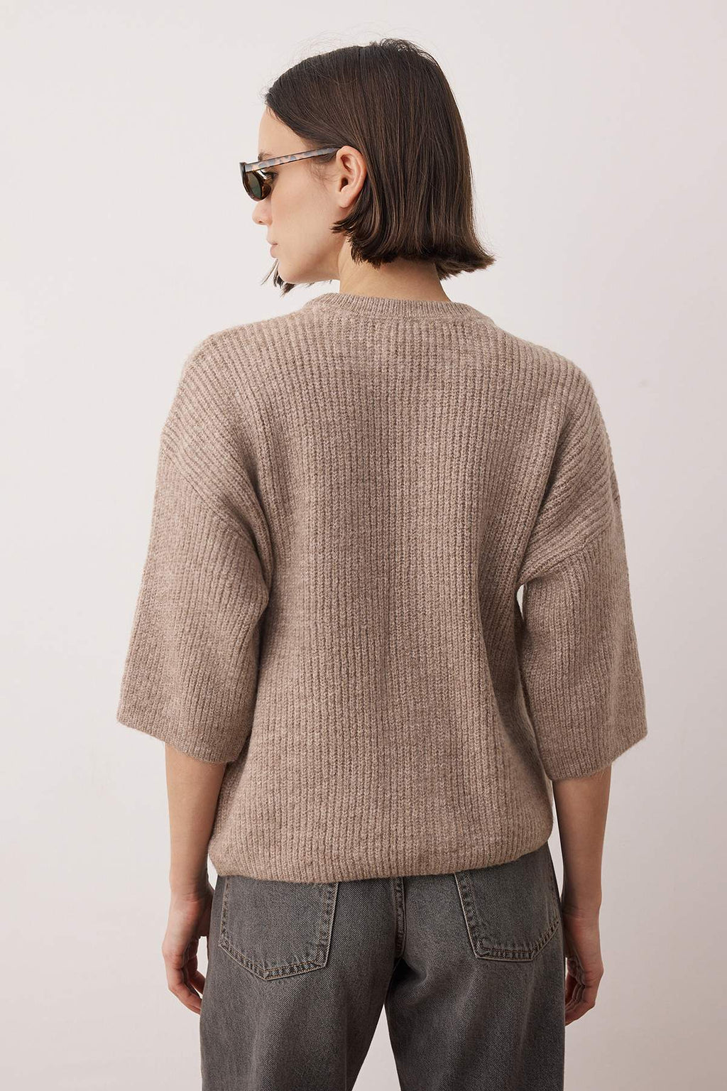 Trendyolmilla Wardrobe Essentials Vizon Yumuşak Dokulu Geniş Kalıp Kısa Kol Basic Triko Hırka | TWOAW26HI00251