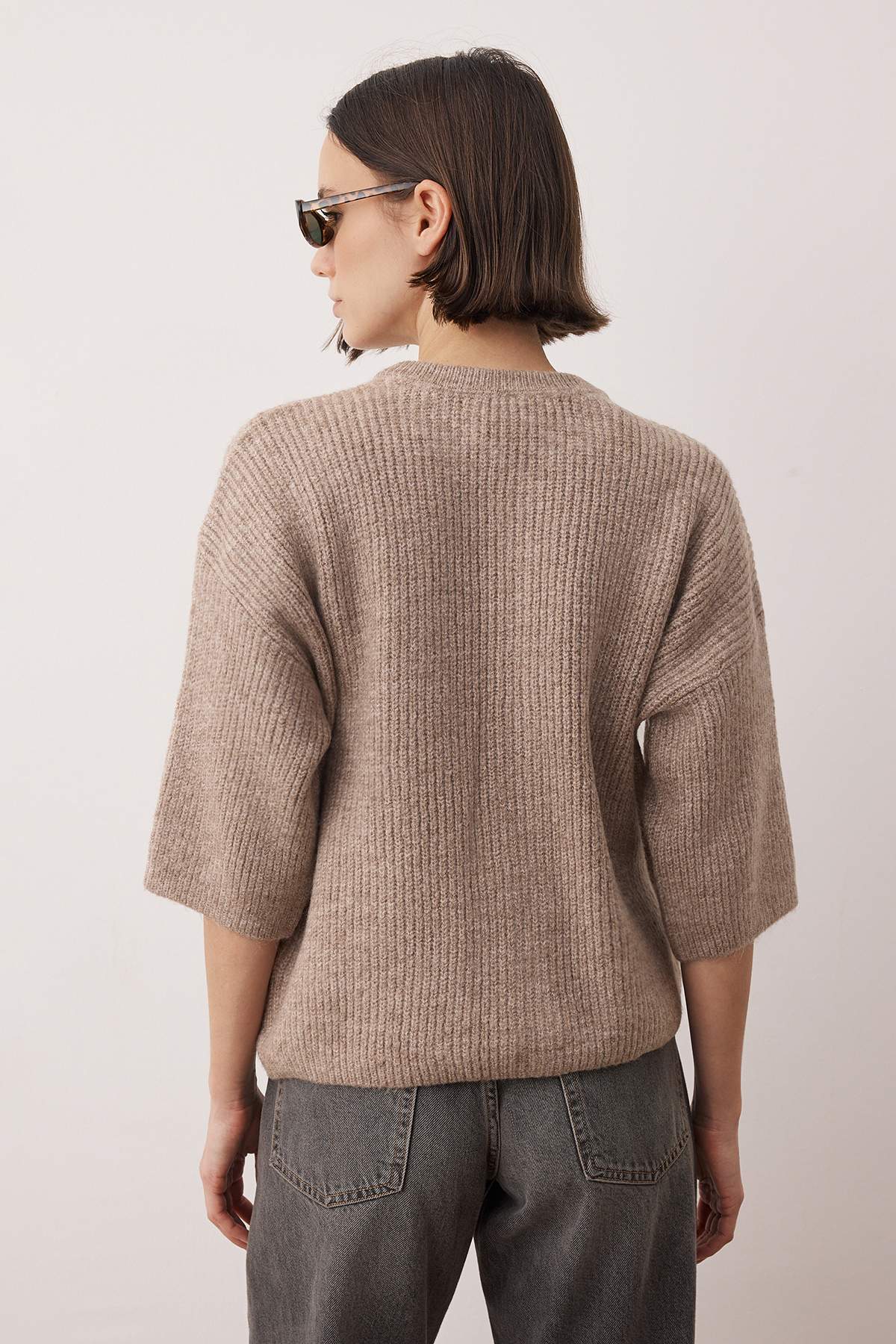 Trendyolmilla Wardrobe Essentials Vizon Yumuşak Dokulu Geniş Kalıp Kısa Kol Basic Triko Hırka | TWOAW26HI00251