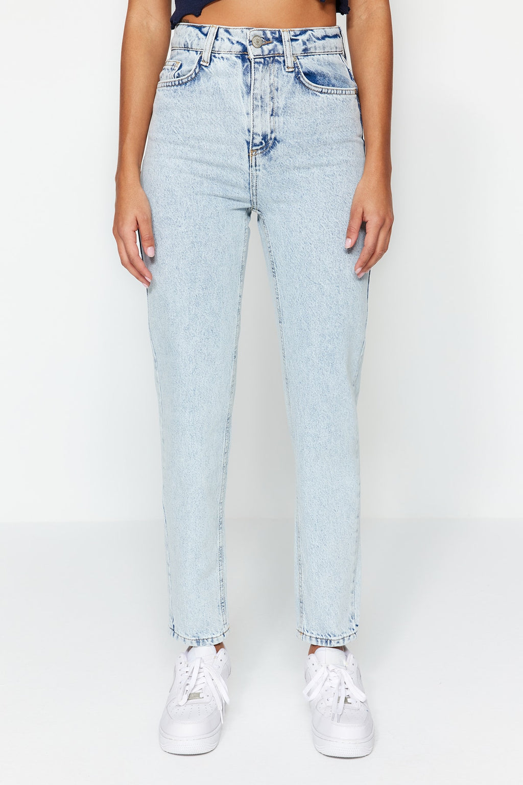 Trendyolmilla Siyah Yüksek Bel Mom %100 Pamuk Non-Stretch Jeans TWOSS23JE00085