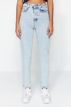 Trendyolmilla Siyah Yüksek Bel Mom %100 Pamuk Non-Stretch Jeans TWOSS23JE00085