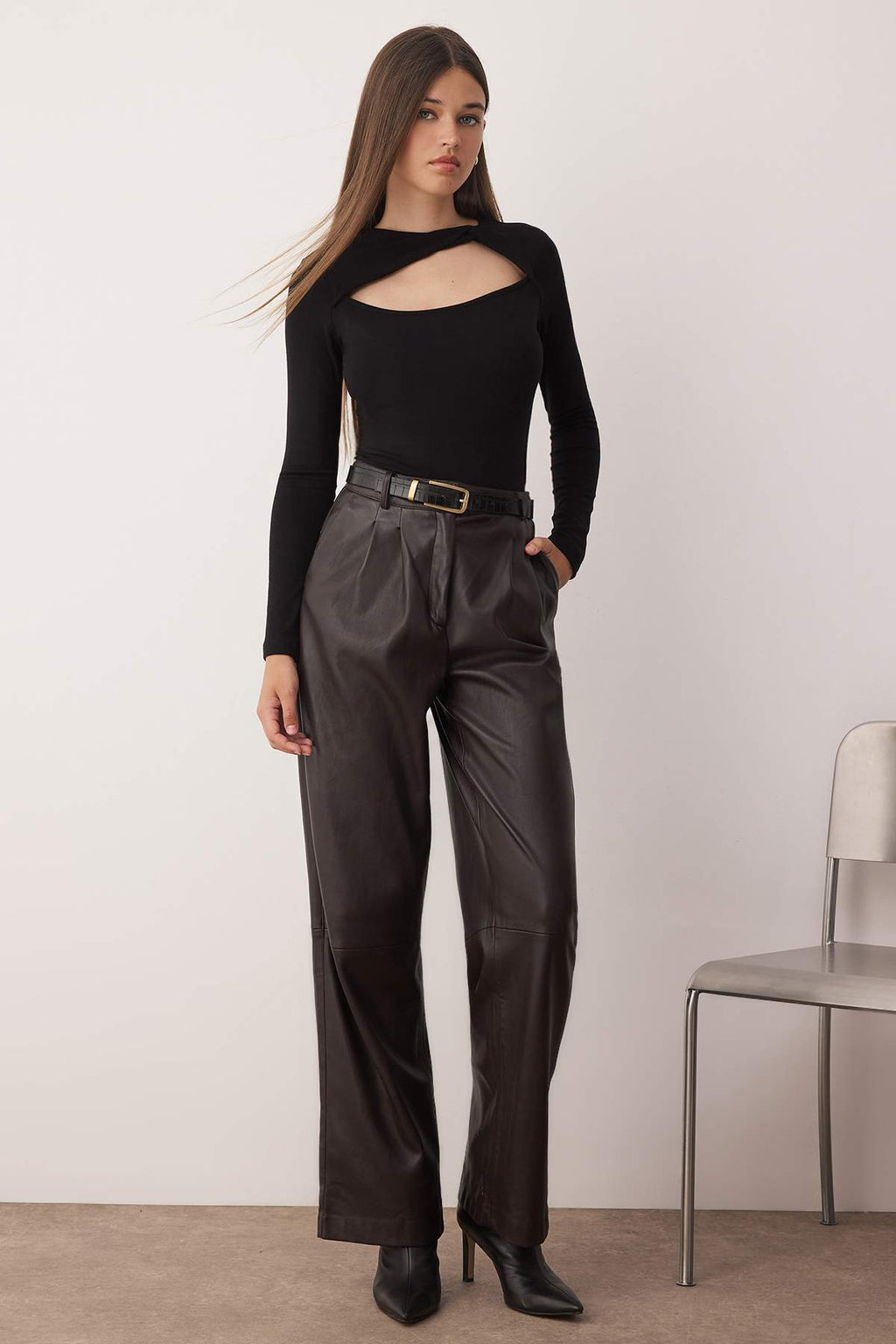 Trendyolmilla Kırmızı Cut Out Detaylı Vücuda Oturan Yumuşak Tuşeli Esnek Örme Bluz TWOAW26BZ00126