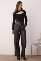 Trendyolmilla Kırmızı Cut Out Detaylı Vücuda Oturan Yumuşak Tuşeli Esnek Örme Bluz TWOAW26BZ00126