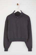 Trendyolmilla Siyah Rahat Kesim Crop Basic Fermuarlı Dik Yaka Kalın İçi Polarlı Örme Sweatshirt TWOAW24SW00221