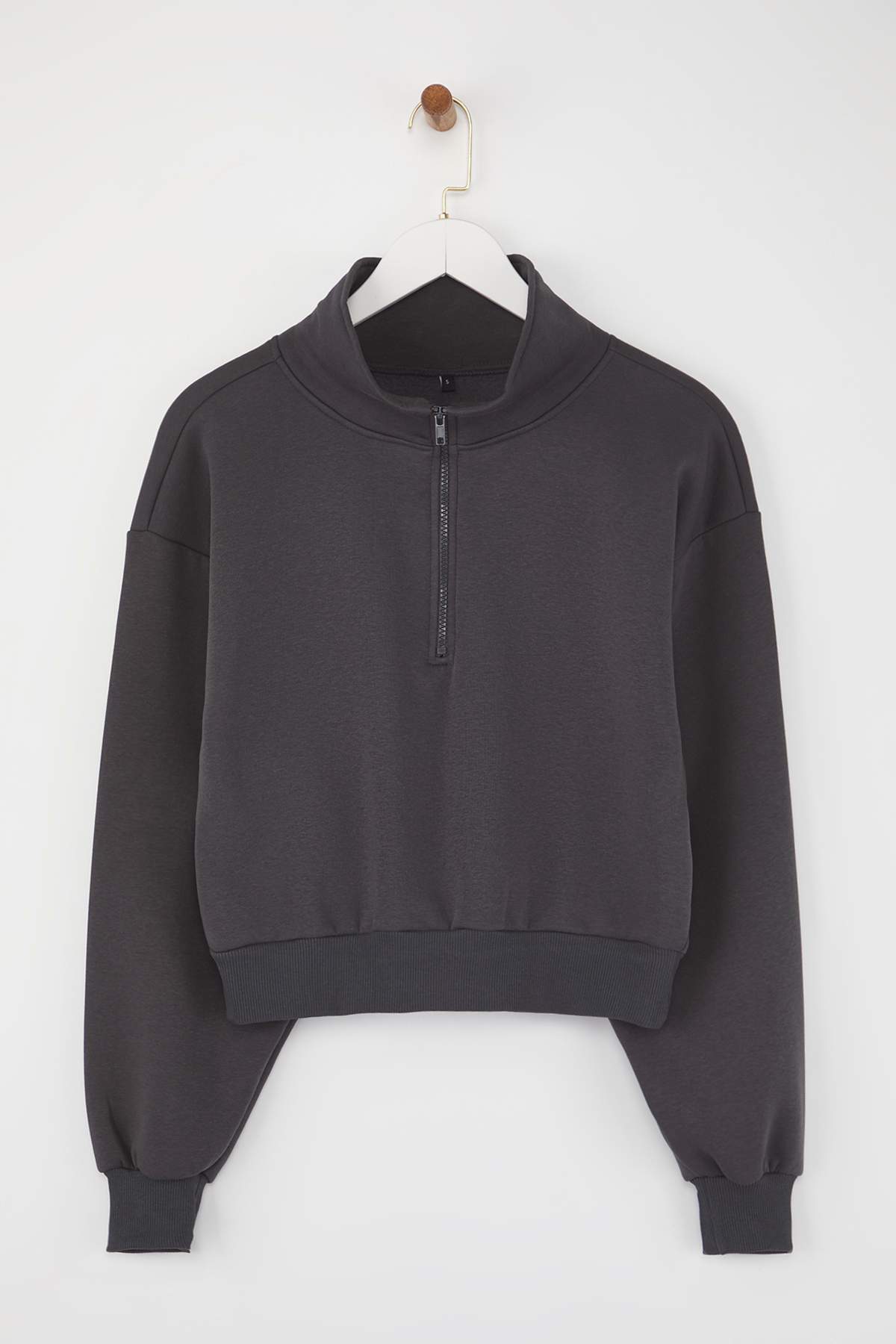 Trendyolmilla Siyah Rahat Kesim Crop Basic Fermuarlı Dik Yaka Kalın İçi Polarlı Örme Sweatshirt TWOAW24SW00221