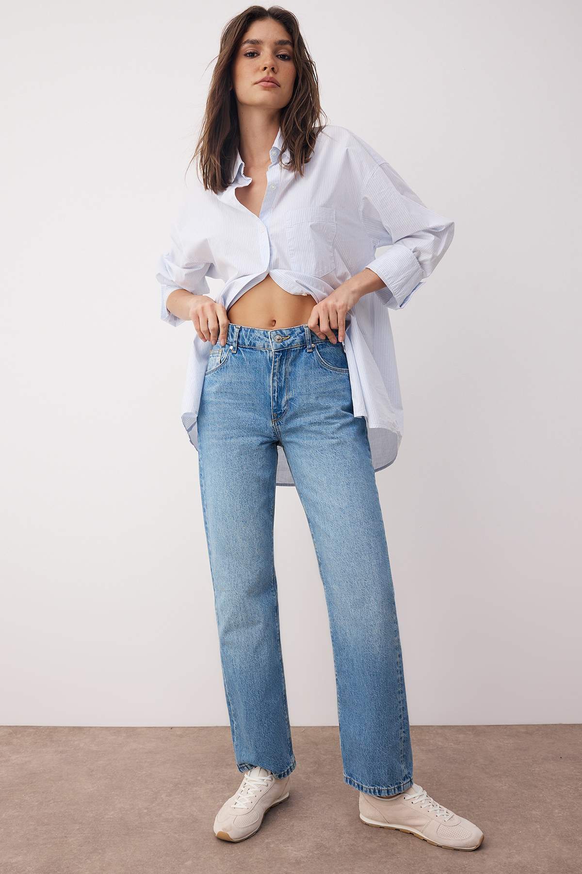Mavi Normal Bel Düz Paça Straight Jeans TWOAW26JE00061 Secondary image